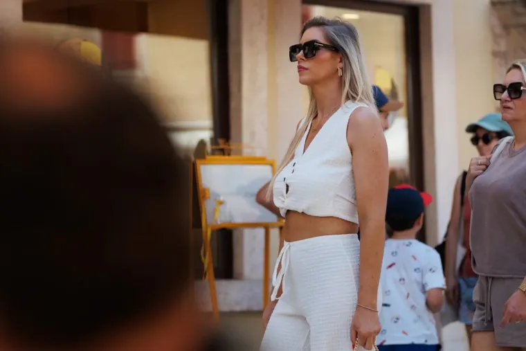 Ljepotica savršene figure pokorila plažu u Zadru, a centrom zablistale brojne dame