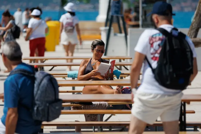 Ljepotica savr&scaron;ene figure pokorila plažu u Zadru, a centrom zablistale brojne dame