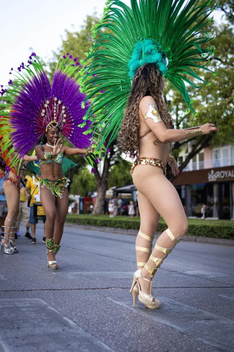 Brazilske plesačice napravile &scaron;ou u susjedstvu: Ritam je pulsirao, a svi su gledali njih