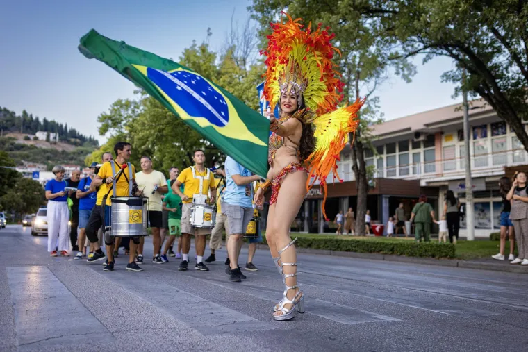 Brazilske plesačice napravile &scaron;ou u susjedstvu: Ritam je pulsirao, a svi su gledali njih