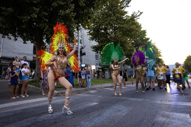 Brazilske plesačice napravile &scaron;ou u susjedstvu: Ritam je pulsirao, a svi su gledali njih