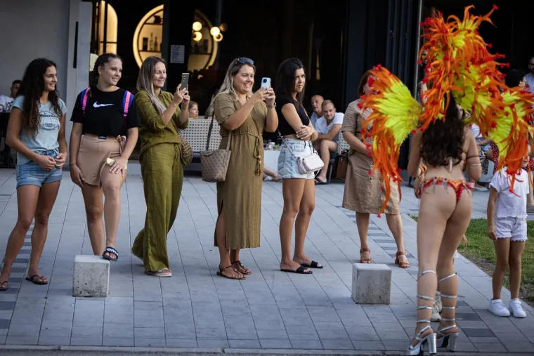 Brazilske plesačice napravile &scaron;ou u susjedstvu: Ritam je pulsirao, a svi su gledali njih