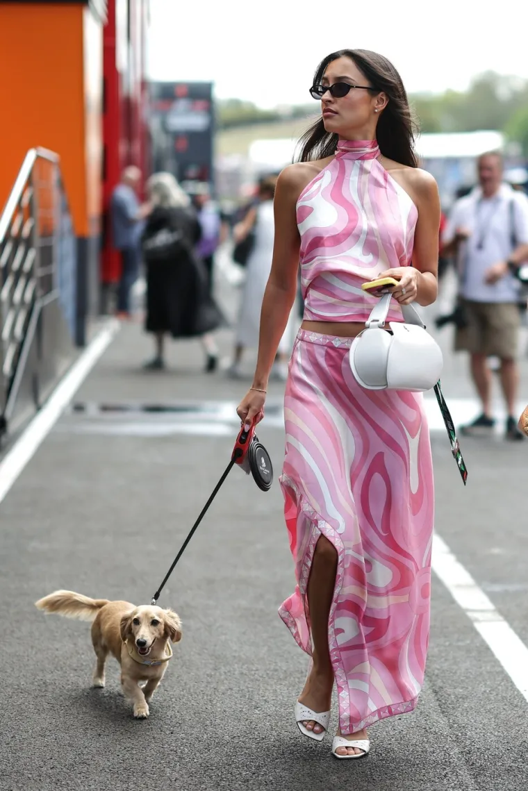 Tko je ljepotica koja ljubi slavnog vozača Formule 1? Zavr&scaron;ila je težak fakultet, a prepoznao ju je i Vogue