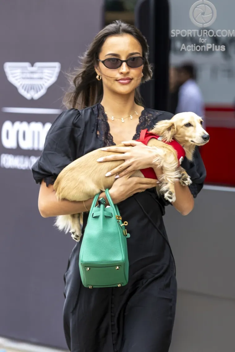 Tko je ljepotica koja ljubi slavnog vozača Formule 1? Završila je težak fakultet, a prepoznao ju je i Vogue