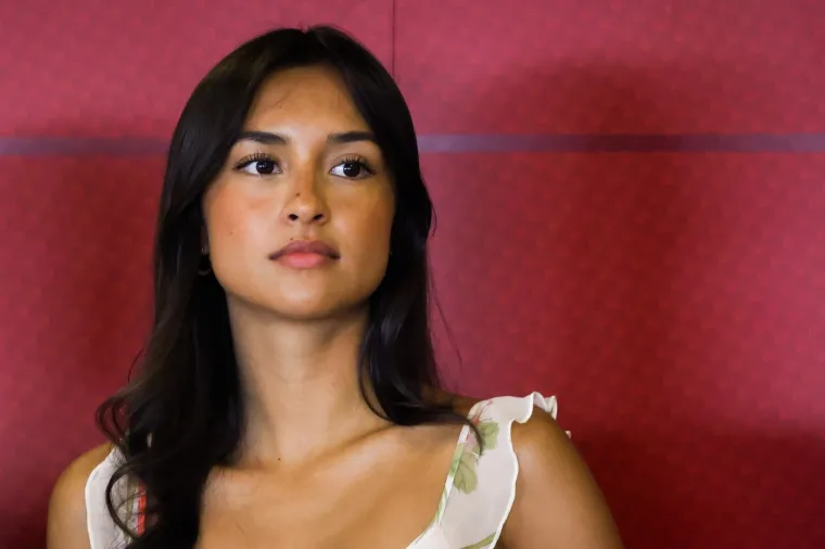 Tko je ljepotica koja ljubi slavnog vozača Formule 1? Zavr&scaron;ila je težak fakultet, a prepoznao ju je i Vogue