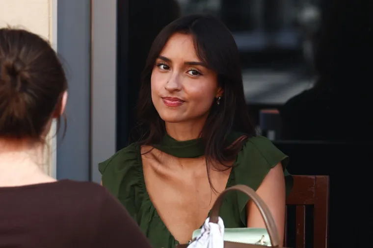 Tko je ljepotica koja ljubi slavnog vozača Formule 1? Zavr&scaron;ila je težak fakultet, a prepoznao ju je i Vogue