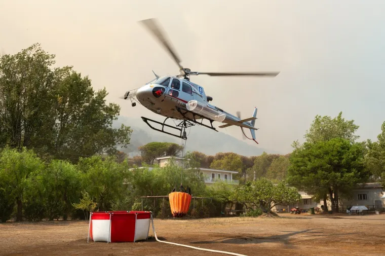 Dim se diže iz Vezuva, ali ne zbog erupcije: Vatrena stihija guta krater vuklana