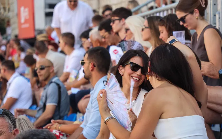 Sinj u znaku šešira i lepeza: Alka ove nedjelje bez defilea, ali s morem stila, ljepote, osmijeha i šušura