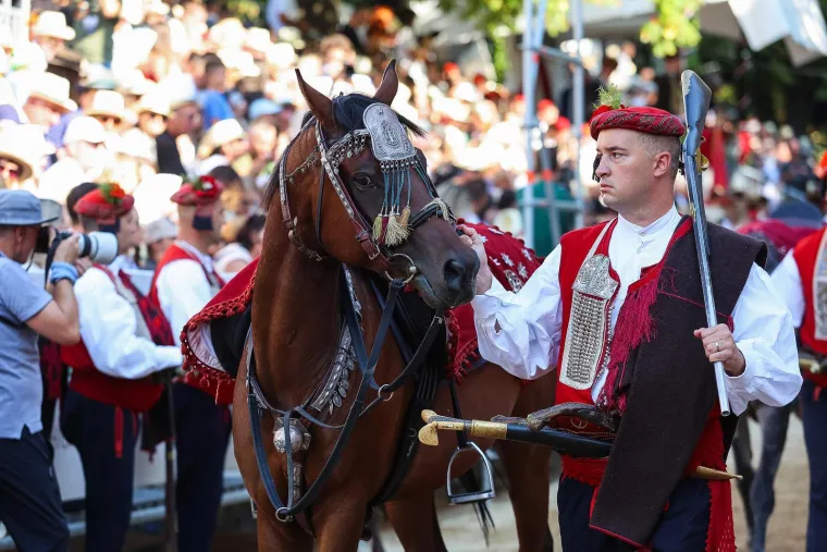Sinj u znaku &scaron;e&scaron;ira i lepeza: Alka ove nedjelje bez defilea, ali s morem stila, ljepote, osmijeha i &scaron;u&scaron;ura