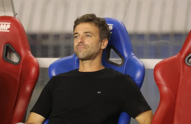 Torcida zapalila zastave tzv. Republike Srpske i skandirala 'Za dom spremni'!