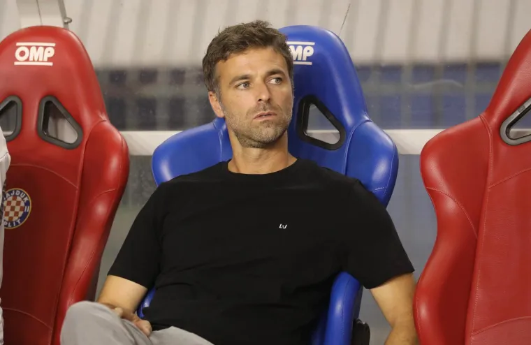 Torcida zapalila zastave tzv. Republike Srpske i skandirala 'Za dom spremni'!