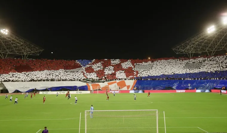 Torcida zapalila zastave tzv. Republike Srpske i skandirala 'Za dom spremni'!