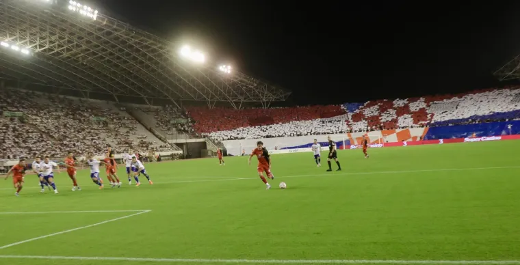 Torcida zapalila zastave tzv. Republike Srpske i skandirala 'Za dom spremni'!