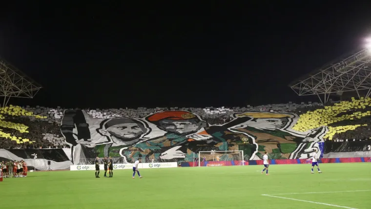 Torcida zapalila zastave tzv. Republike Srpske i skandirala 'Za dom spremni'!