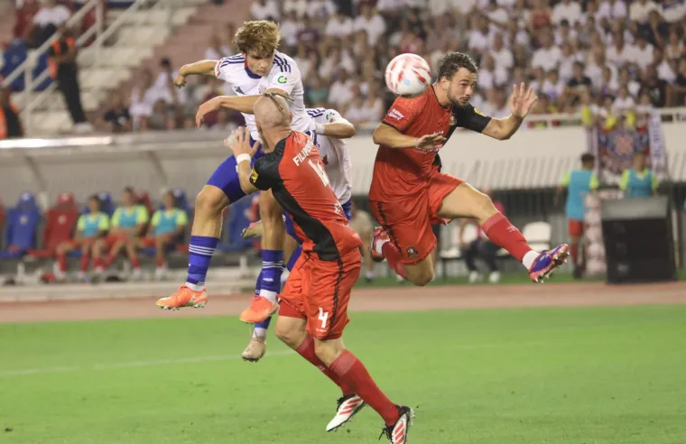 Torcida zapalila zastave tzv. Republike Srpske i skandirala 'Za dom spremni'!