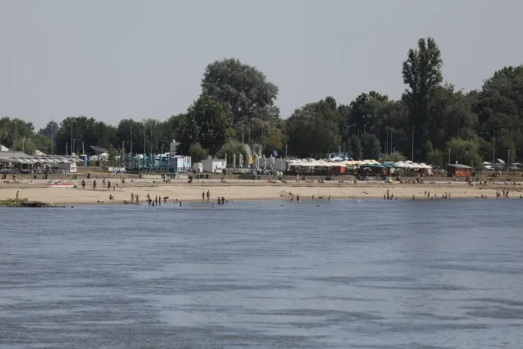 Vruća izdanja u Osijeku: Dvije dame besprijekornom linijom zaustavile dah svim kupačima