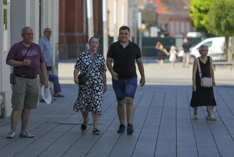 Vruća izdanja u Osijeku: Dvije dame besprijekornom linijom zaustavile dah svim kupačima