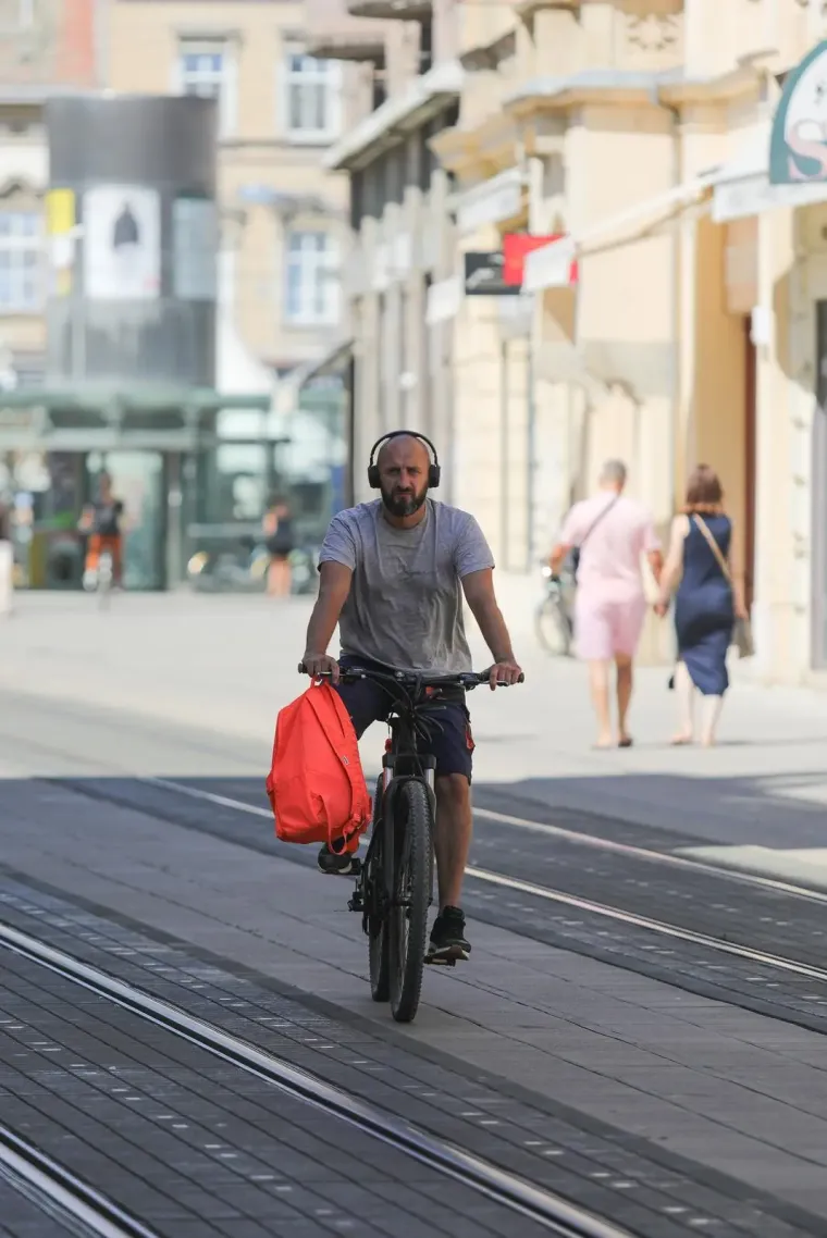 Vruća izdanja u Osijeku: Dvije dame besprijekornom linijom zaustavile dah svim kupačima