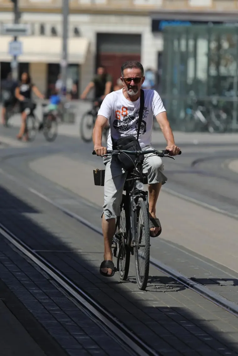 Vruća izdanja u Osijeku: Dvije dame besprijekornom linijom zaustavile dah svim kupačima