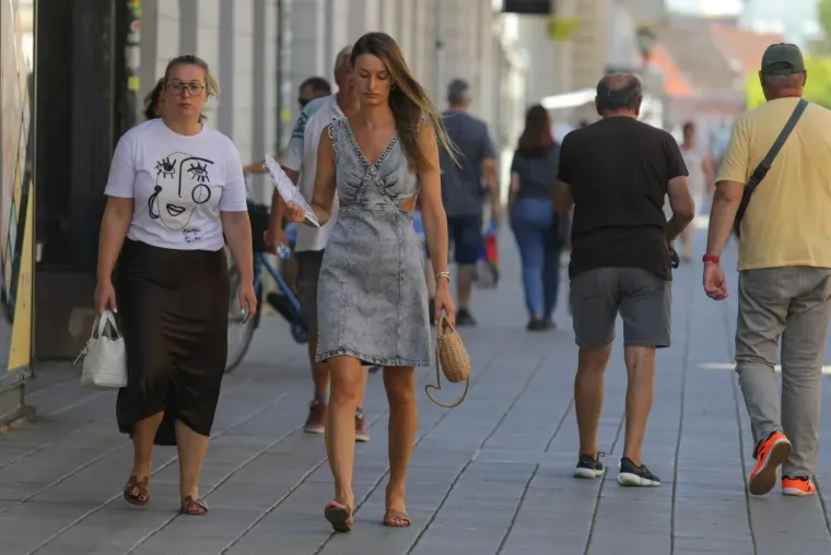 Vruća izdanja u Osijeku: Dvije dame besprijekornom linijom zaustavile dah svim kupačima