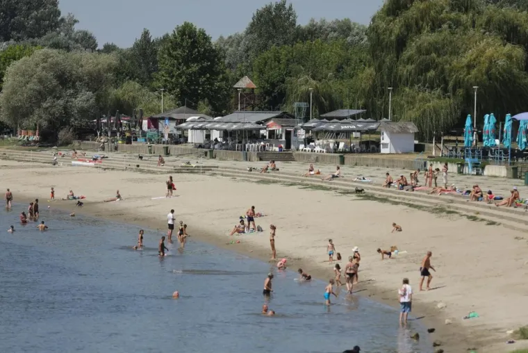 Vruća izdanja u Osijeku: Dvije dame besprijekornom linijom zaustavile dah svim kupačima