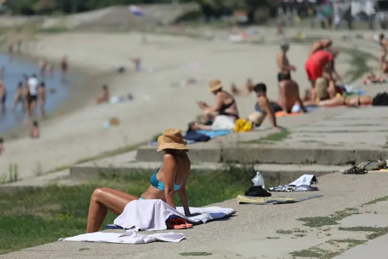 Vruća izdanja u Osijeku: Dvije dame besprijekornom linijom zaustavile dah svim kupačima