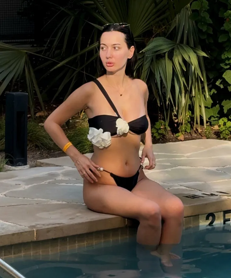 Oskudni bikiniji i bujne obline: Hrvatska manekenka Iva Kovačević prava je zavodnica