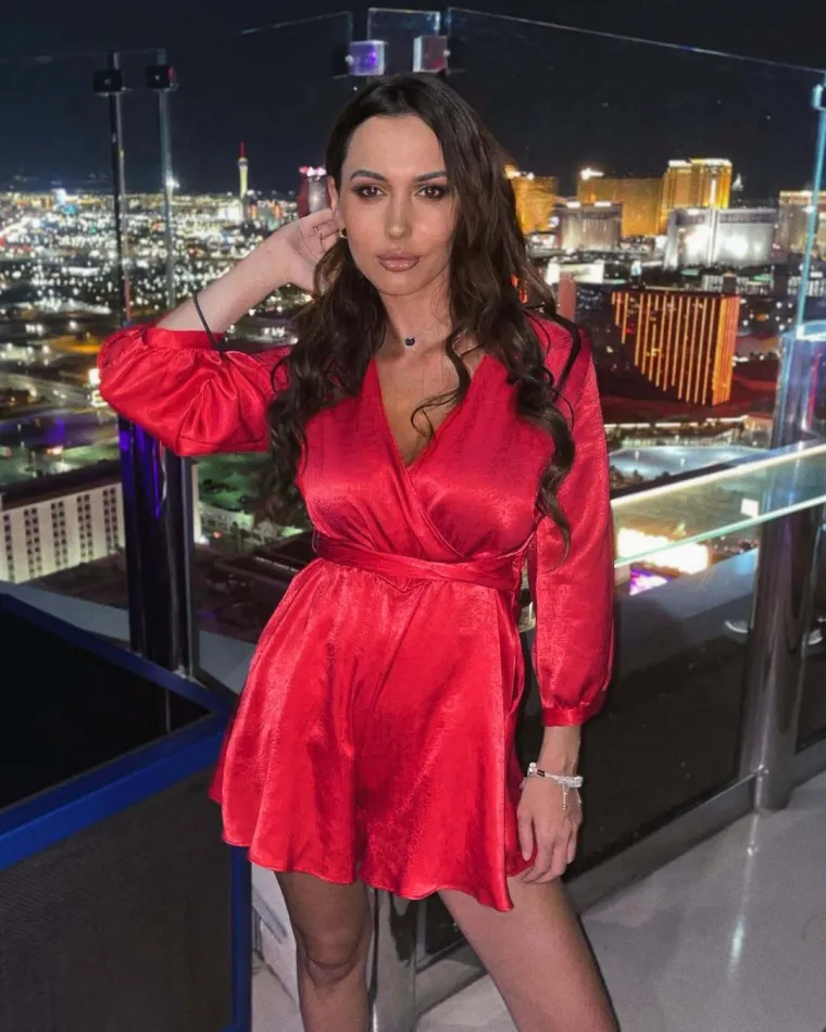 Oskudni bikiniji i bujne obline: Hrvatska manekenka Iva Kovačević prava je zavodnica