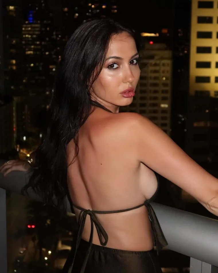 Oskudni bikiniji i bujne obline: Hrvatska manekenka Iva Kovačević prava je zavodnica