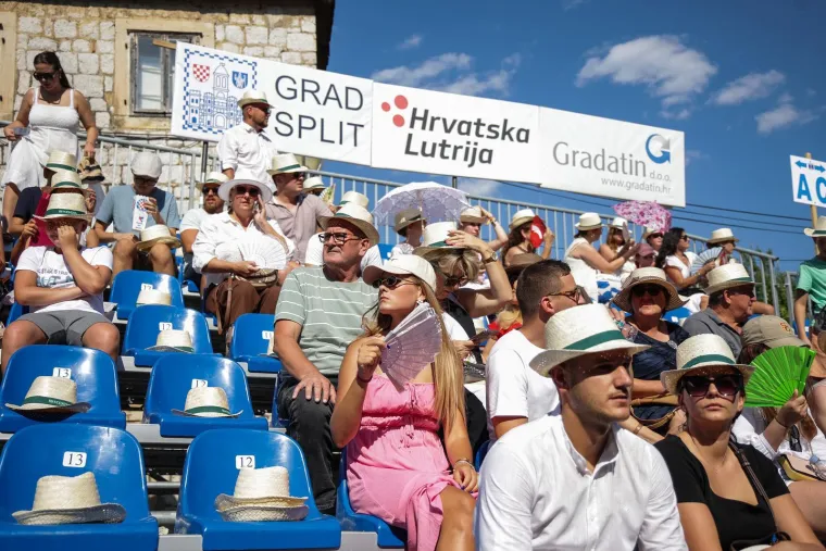 Na tribinama nikada nije bilo vatrenije: Ove ljepotice podržavale su alkare u Sinju