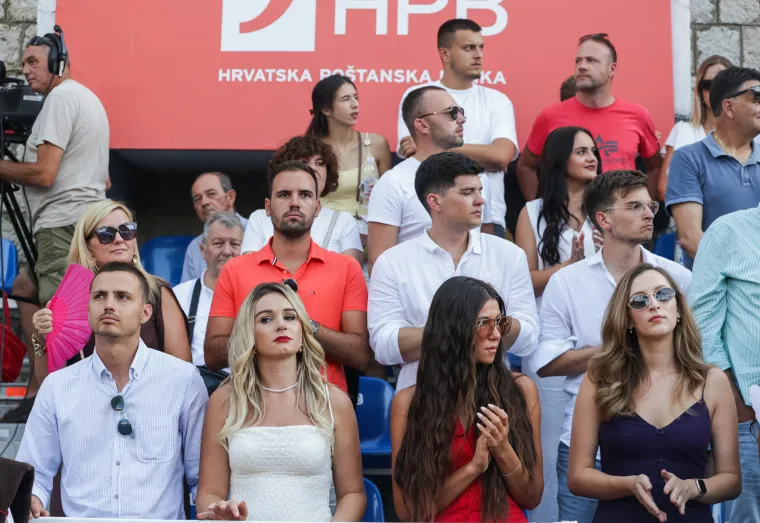Na tribinama nikada nije bilo vatrenije: Ove ljepotice podržavale su alkare u Sinju