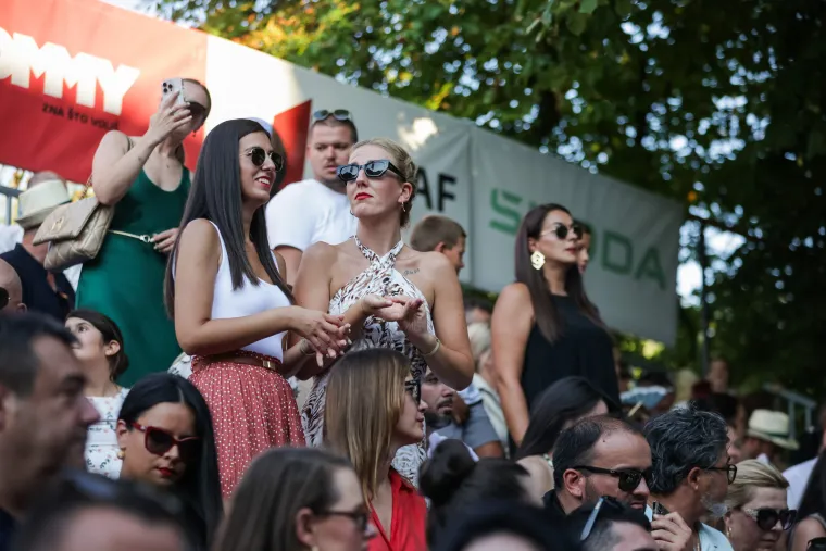 Na tribinama nikada nije bilo vatrenije: Ove ljepotice podržavale su alkare u Sinju