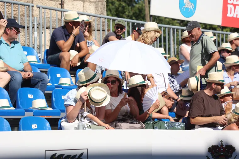 Na tribinama nikada nije bilo vatrenije: Ove ljepotice podržavale su alkare u Sinju