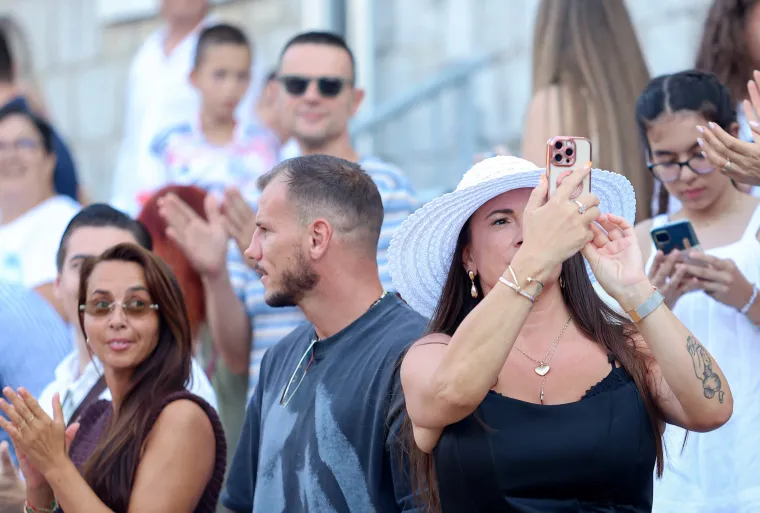 Na tribinama nikada nije bilo vatrenije: Ove ljepotice podržavale su alkare u Sinju