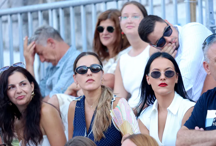 Na tribinama nikada nije bilo vatrenije: Ove ljepotice podržavale su alkare u Sinju