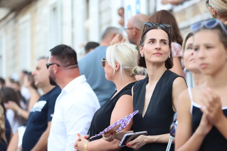Na tribinama nikada nije bilo vatrenije: Ove ljepotice podržavale su alkare u Sinju