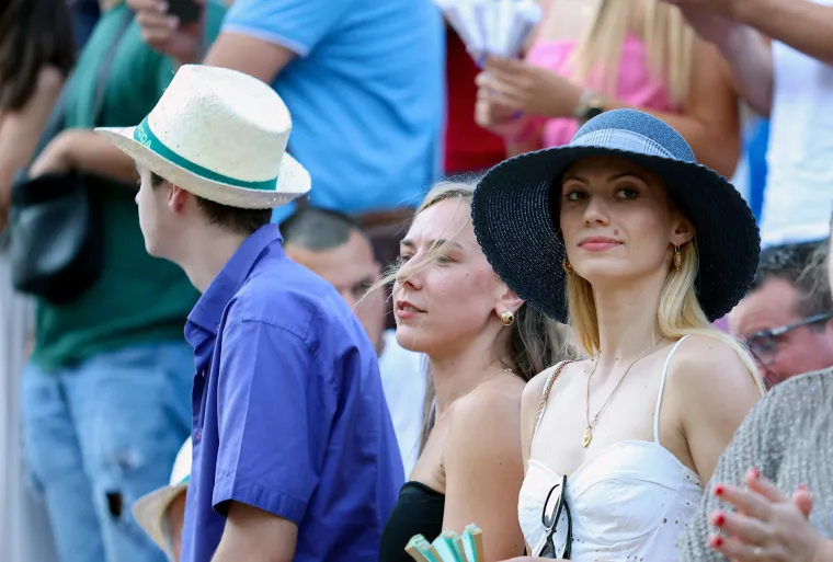 Na tribinama nikada nije bilo vatrenije: Ove ljepotice podržavale su alkare u Sinju