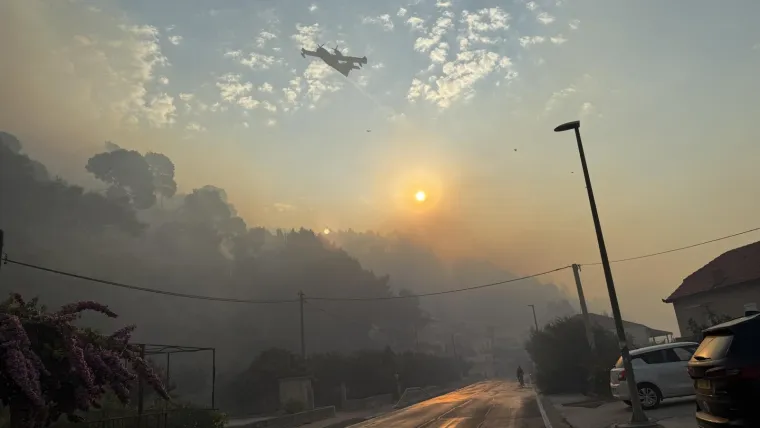 Prizori užasa vatrenog plamena dugog tri kilometra. Buktinja stigla blizu magistrale: 'Šteta je velika'