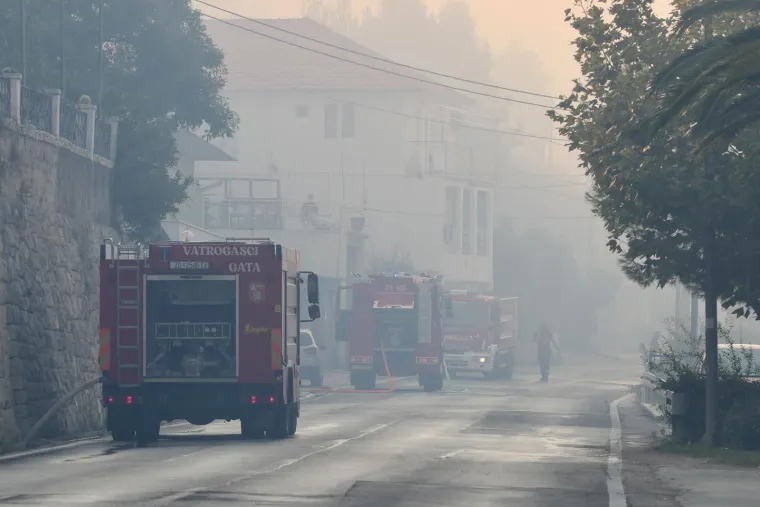 Prizori užasa vatrenog plamena dugog tri kilometra. Buktinja stigla blizu magistrale: '&Scaron;teta je velika'