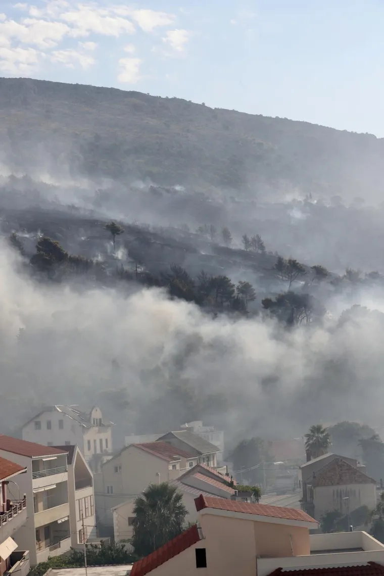 Prizori užasa vatrenog plamena dugog tri kilometra. Buktinja stigla blizu magistrale: '&Scaron;teta je velika'