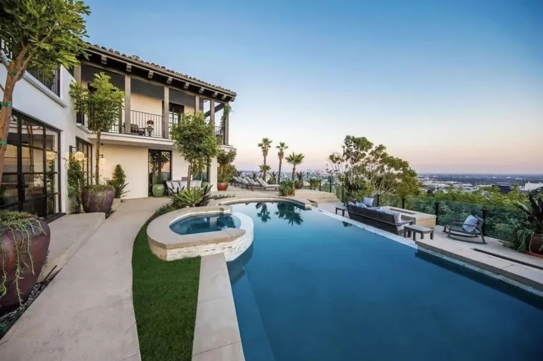 Miljenik žena kupio brutalnu vilu, cijena je paprena