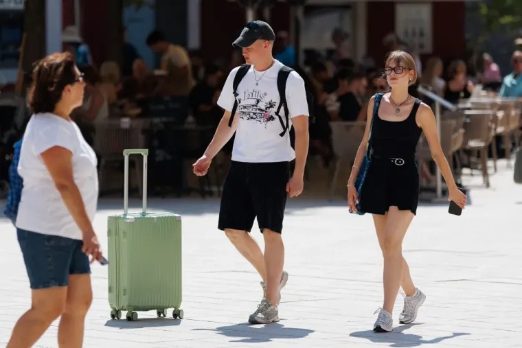 Ljepotice pro&scaron;etale Zadrom: Istaknula se samozatajna dama brončanog tena