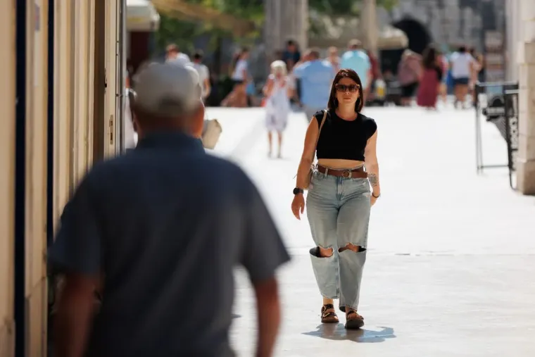 Ljepotice pro&scaron;etale Zadrom: Istaknula se samozatajna dama brončanog tena