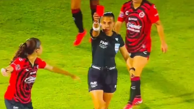 Tučnjava nogometa&scaron;ica kakvu niste vidjeli: Prsti u oči, udaranje, čupanje...