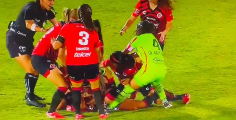 Tučnjava nogometa&scaron;ica kakvu niste vidjeli: Prsti u oči, udaranje, čupanje...