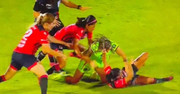 Tučnjava nogometa&scaron;ica kakvu niste vidjeli: Prsti u oči, udaranje, čupanje...