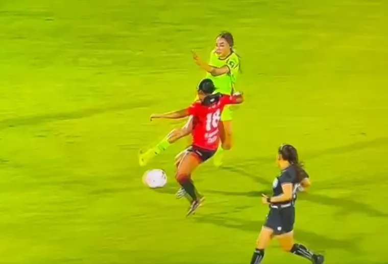 Tučnjava nogometašica kakvu niste vidjeli: Prsti u oči, udaranje, čupanje...