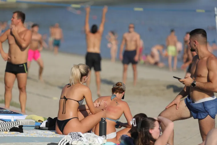 Zgodne Slavonke pokazale kako se uživa i zapalile plažu 'Nepokorenog grada'