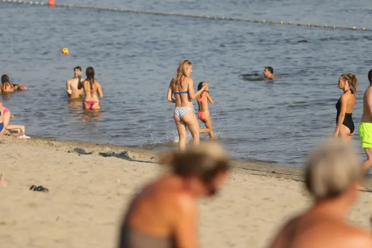 Zgodne Slavonke pokazale kako se uživa i zapalile plažu 'Nepokorenog grada'