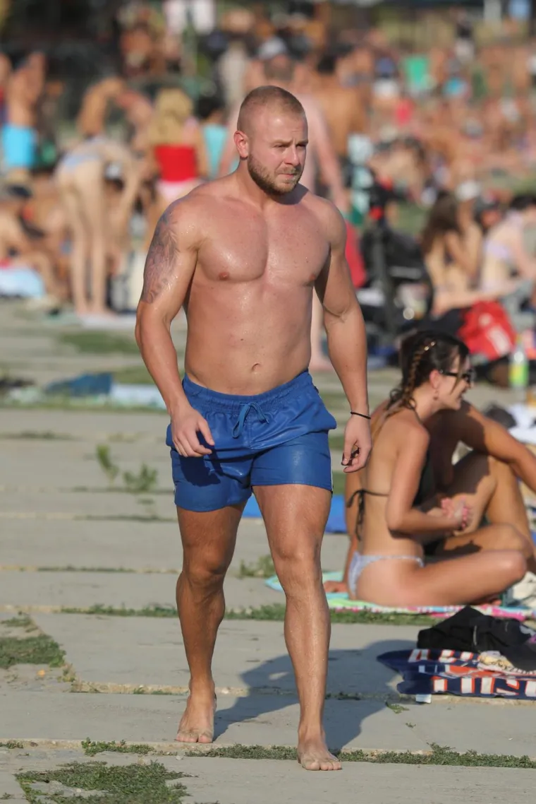 Zgodne Slavonke pokazale kako se uživa i zapalile plažu 'Nepokorenog grada'